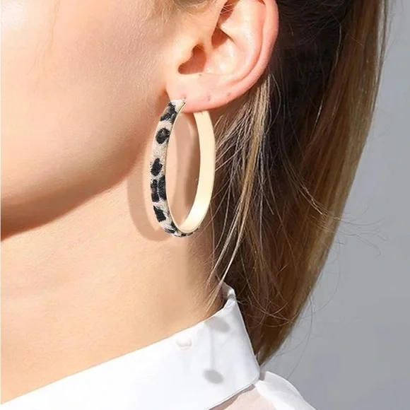 LEOPARD PRINT FAUX FUR HOOP EARRINGS
(New) - Picture 4 of 5